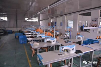 日產(chǎn)量可達(dá)2000只!勉縣社區(qū)扶貧工廠研發(fā)口罩戰(zhàn)疫情